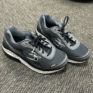 Gdefy men’s tennis shoes